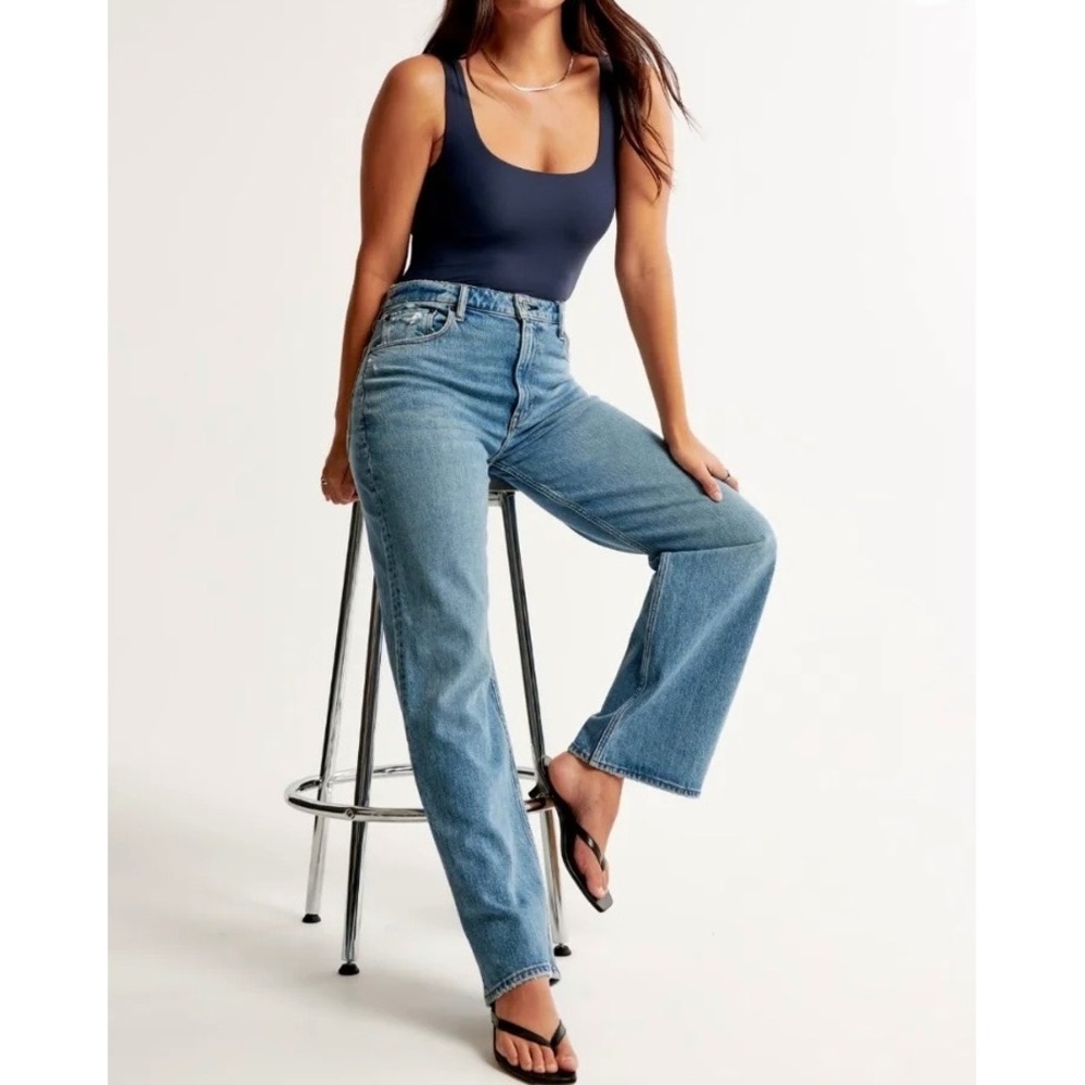 Abercrombie & Fitch Curve Love High Rise 90s Relaxed Jean Medium Stone Wash 26 R